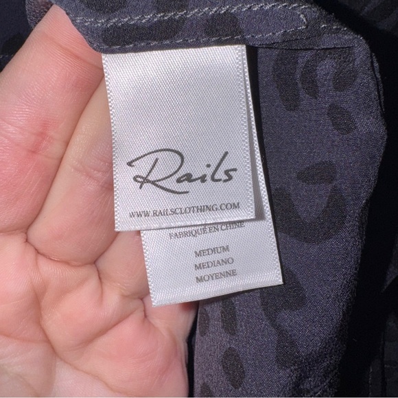 Rails Onyx Cheetah Silk Kate Shirt - Picture 11 of 12